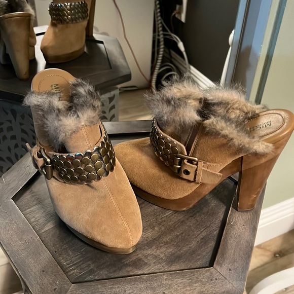 🎉Like new, Michael Kors, fur wedge booties, w/ metallic bead design - Picture 2 of 8